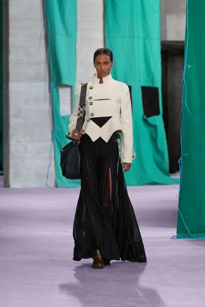 Look 17